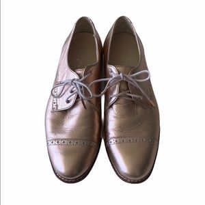 Cole Haan Alisa Oxford metallic pink in size 5.5B